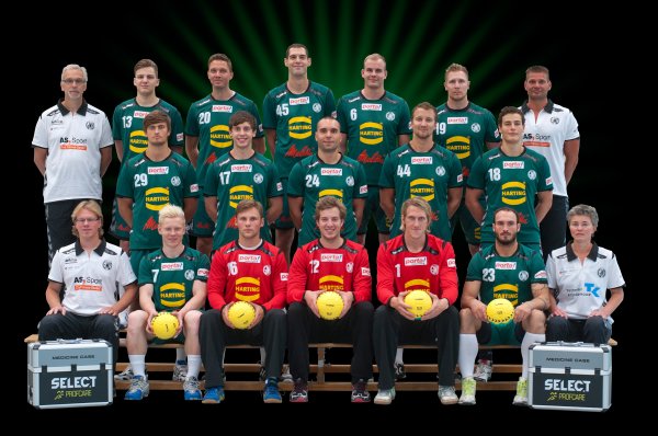 Oben von links: Trainer Schefvert, Steinert, Oechsler, Bilbija, Fuchs, Tesch, Co-Trainer Ziercke; Mitte von links: Freitag, S�dmeier, Svitlica, Klesniks, Torbr�gge; 