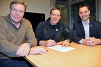 v.l.n.r: Gesch�ftsf�hrer Klaus Elwardt, Trainer Alfred Gislason, Aufsichtsratsvorsitzender Klaus-Hinrich Vater.