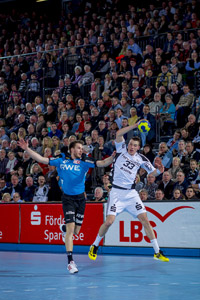 Dominik Klein setzt sich im Laufduell mit Hannes Lindt durch.