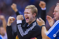 Aron Palmarsson jubelte auf der Bank mit.