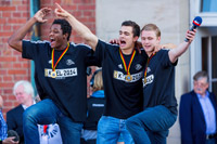 Wael Jallouz, Rasmus Lauge und Aron Palmarsson sorgen vom Balkon aus f�r Stimmung.