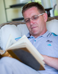 F�r den "Literatursommer 2014" in Schleswig-Holstein  hat Alfred Gislason die  Schirmherrschaft �bernommen.