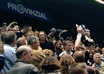 [Bild: THW mit dem Pokal]