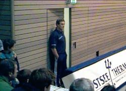 [Bild: Kurz vor dem Spiel: Noka guckt skeptisch]