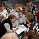 Pittis Abschied: Nikolaj Jacobsen schreibt Autogramme.