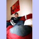 Nikola Karabatic sitzt in seinem Wohnzimmer auf der Couch. An der Wand h�ngt ein Bild, das seine Mutter selbst gemalt hat.