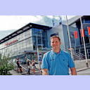 Alfred Gislason vor der Sparkassen-Arena Kiel.