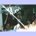 Wolle im Menschenauflauf bei der R�ckkehr aus Barcelona.