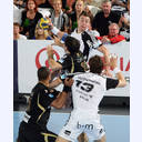 Filip Jicha passt auf Marcus Ahlm.