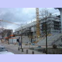 Die Seitenfl�gel werden gebaut.