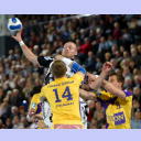 Henrik Lundstr�m wird attackiert.