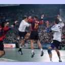 Bjerre gegen Lozano, rechts Wislander am Kreis.