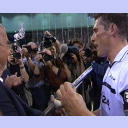 THW wird in Flensburg Meister: Kapit�n L�vgren nimmt die Meisterschale in Empfang.