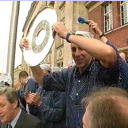 Meisterfeier 2002: Max mit der Schale.