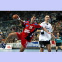 Ian Marko Fog - Dominikovic im Hintergrund.