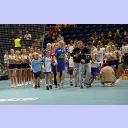 Handball-Bundesliga-Cup 2003: Der THW l�uft zusammen mit Wallau ein.