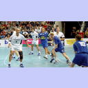 Handball-Bundesliga-Cup 2003: Demetrio Lozano - im Hintergrund Pungartnik und Prei�.