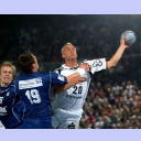 Christian Zeitz zieht ab, Jacek Bezdikowski und Andreas Kunz k�nnen ihn nicht aufhalten.