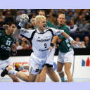 Klaus-Dieter Petersen erzielt vom Kreis ein Tor.