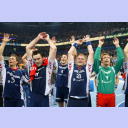 2. Halbfinale: Flensburger Jubel nach dem Schlussspfiff. Von links: Lars Christiansen, Andrej Klimovets, Blazenko Lackovic, Joachim Boldsen und Dan Beutler.