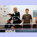 Schwedisches Doppel: Tischtennis-Star Jan-Ove Waldner (rechts) und Handball-Star Johan Pettersson (links, Profi des THW Kiel).