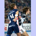 Duell am Kreis: Jensen gegen Ahlm.