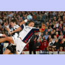 Jonny Jensen setzt sich gegen Kim Andersson durch.