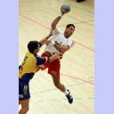 World Cup 2006, SWE - CRO: Kim Andersson attackiert Blazenko Lackovic.