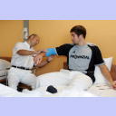 Dr. Frank Pries untersucht Nikola Karabatic.