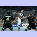 Stefan L�vgren bricht zwischen Blazenko Lackovic und Nielsen durch.