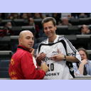 WM 2007: ESP-CRO: Demetrio Lozano mit einem THW-Fan.