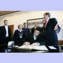 WM 2007: Empfang im Kieler Rathaus: Eintrag ins goldene Buch.