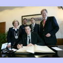 WM 2007: Empfang im Kieler Rathaus: Eintrag ins goldene Buch.