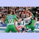 Nikola Karabatic wird attackiert.