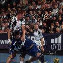 Igor Vori wird gestoppt.