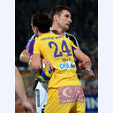 Stefan L�vgren wird fest gemacht.