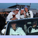 Autokorso zum Rathaus.