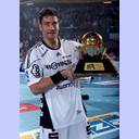Marcus Ahlm mit dem Super-Globe-Pokal.