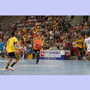 Thierry Omeyer st�rmt Richtung L�wen-Tor.