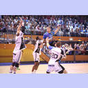 Wael Jallouz attackiert Dener Jaanimaa.