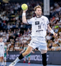 Petter &Oslash;verby in action.
